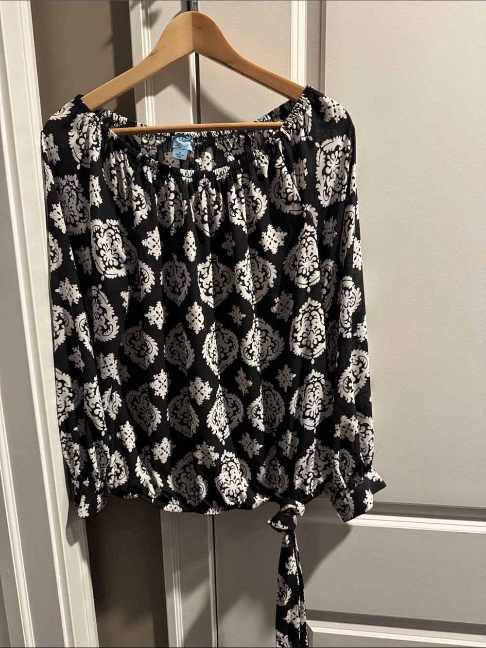 CeCe Black and White Printed Peasant Blouse